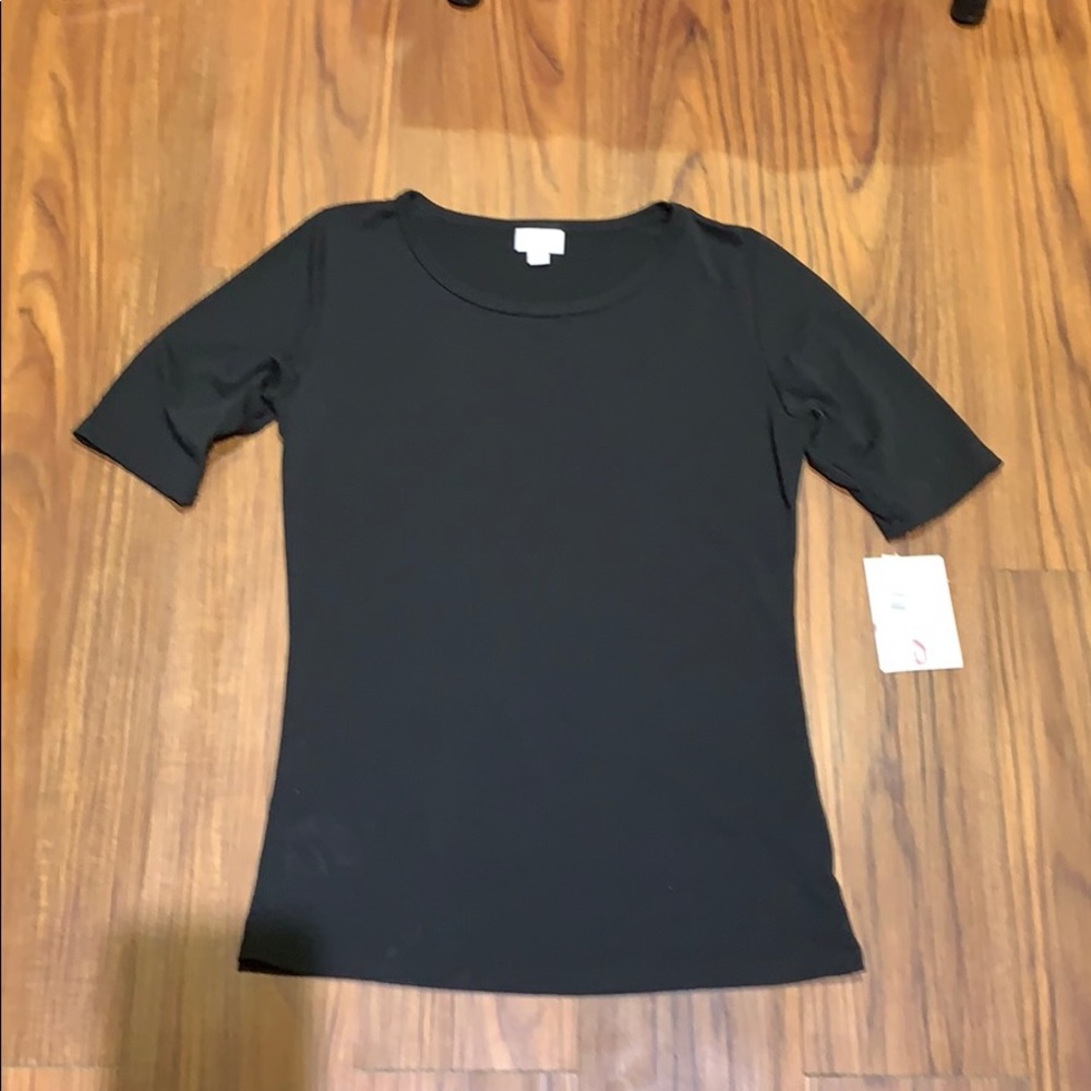 Lularoe solid black Gigi top NWT